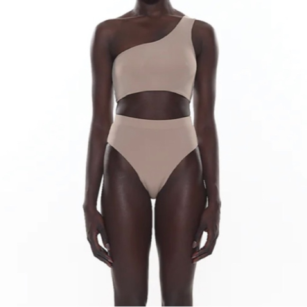 Myra Swim. Ford Top in grey. Small